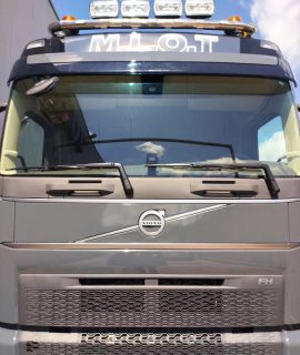 Pose stickers casquette Camion
#publicité #cover #marquagevehicule